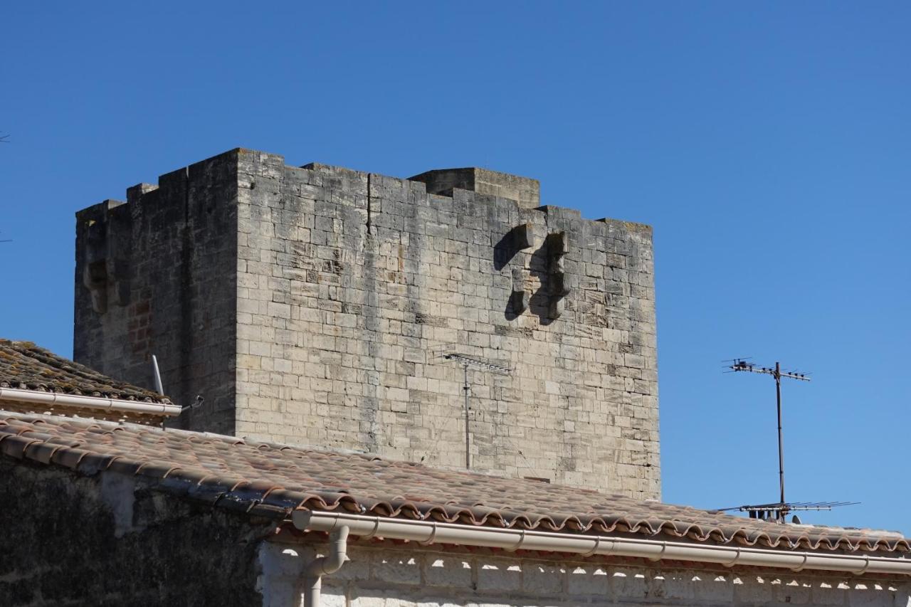 Bel Appartement Terrasse 4 Étoiles Intra Muros Aigues-Mortes Exterior foto