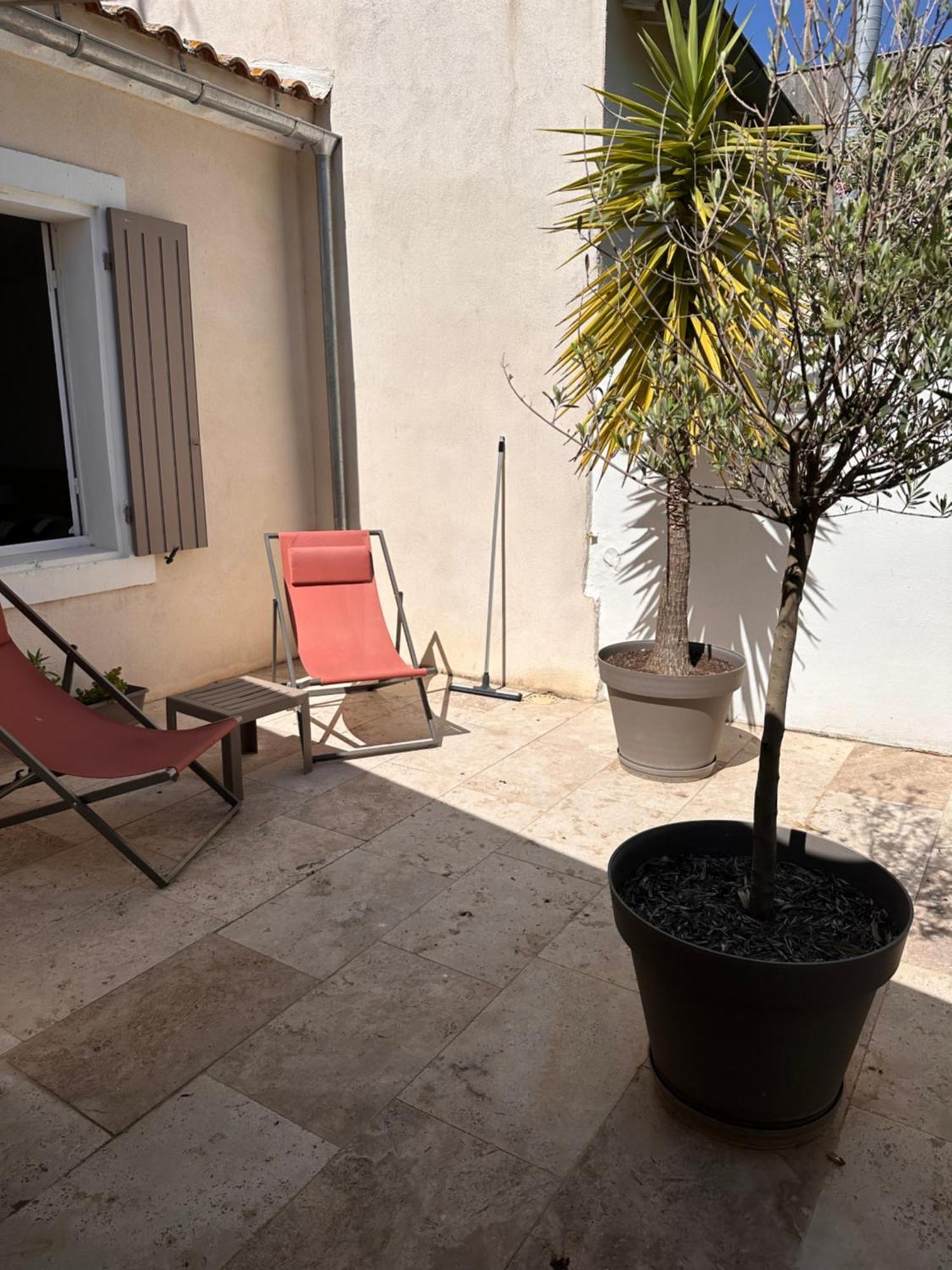 Bel Appartement Terrasse 4 Étoiles Intra Muros Aigues-Mortes Exterior foto