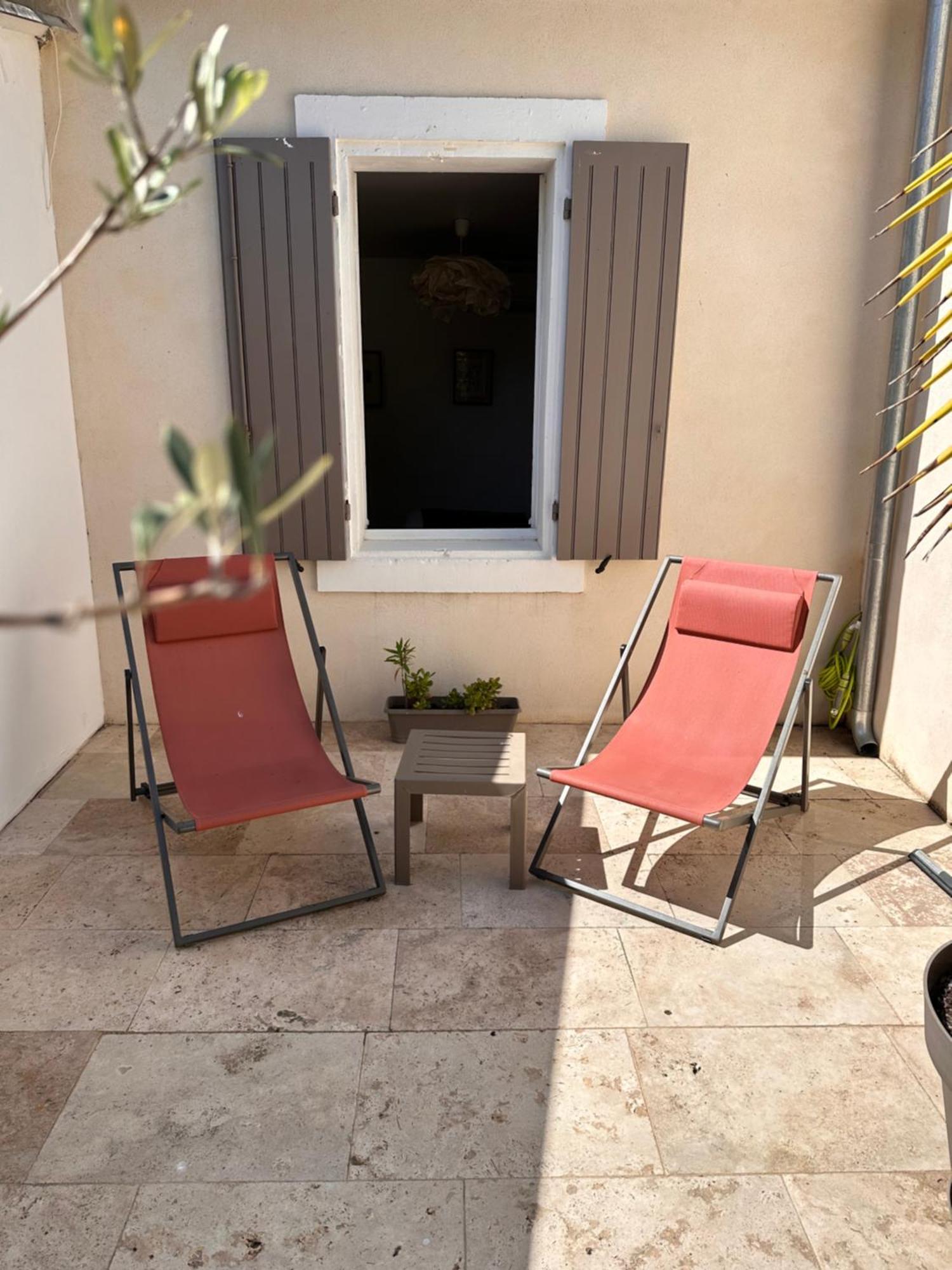 Bel Appartement Terrasse 4 Étoiles Intra Muros Aigues-Mortes Exterior foto