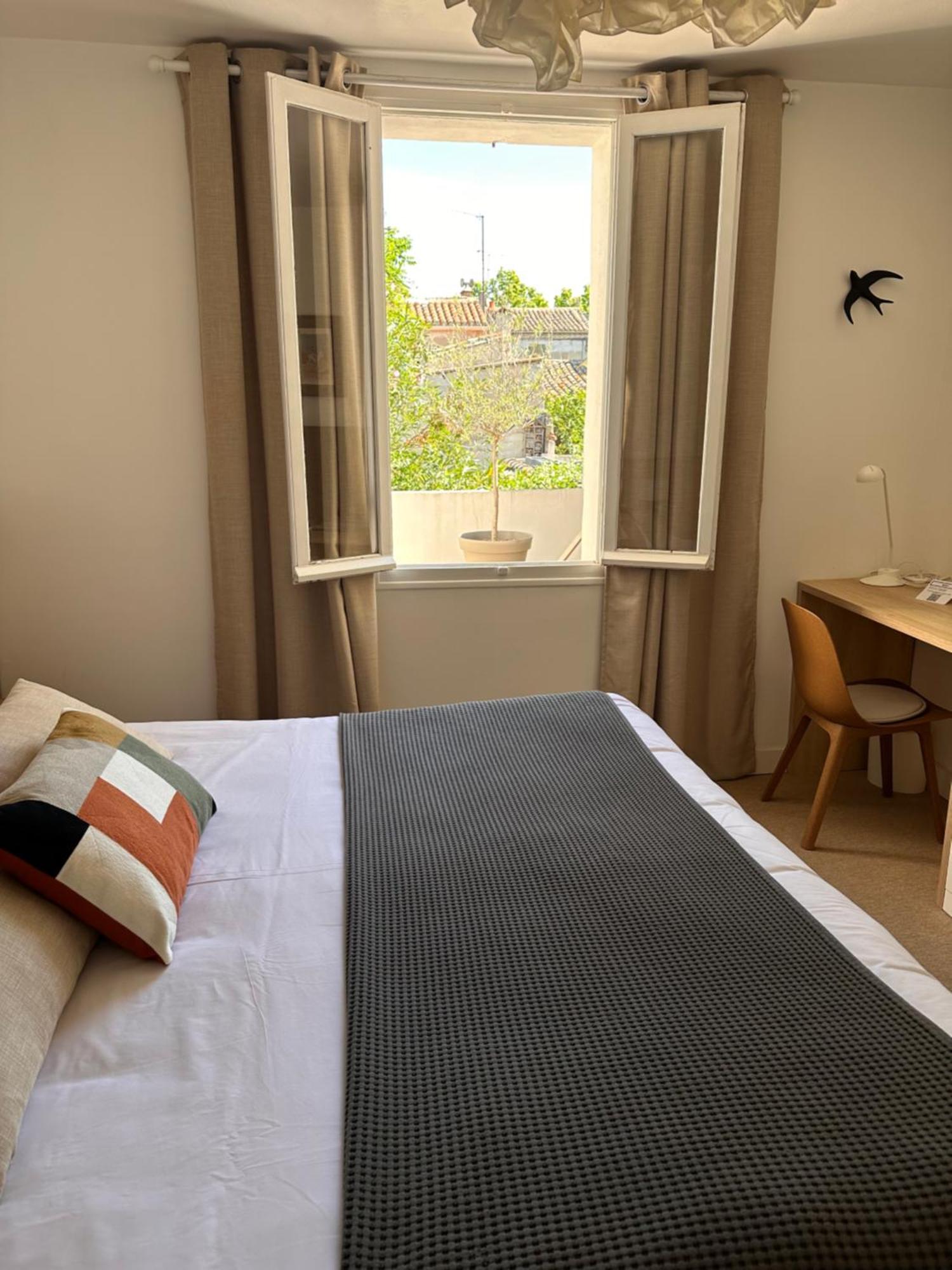 Bel Appartement Terrasse 4 Étoiles Intra Muros Aigues-Mortes Exterior foto